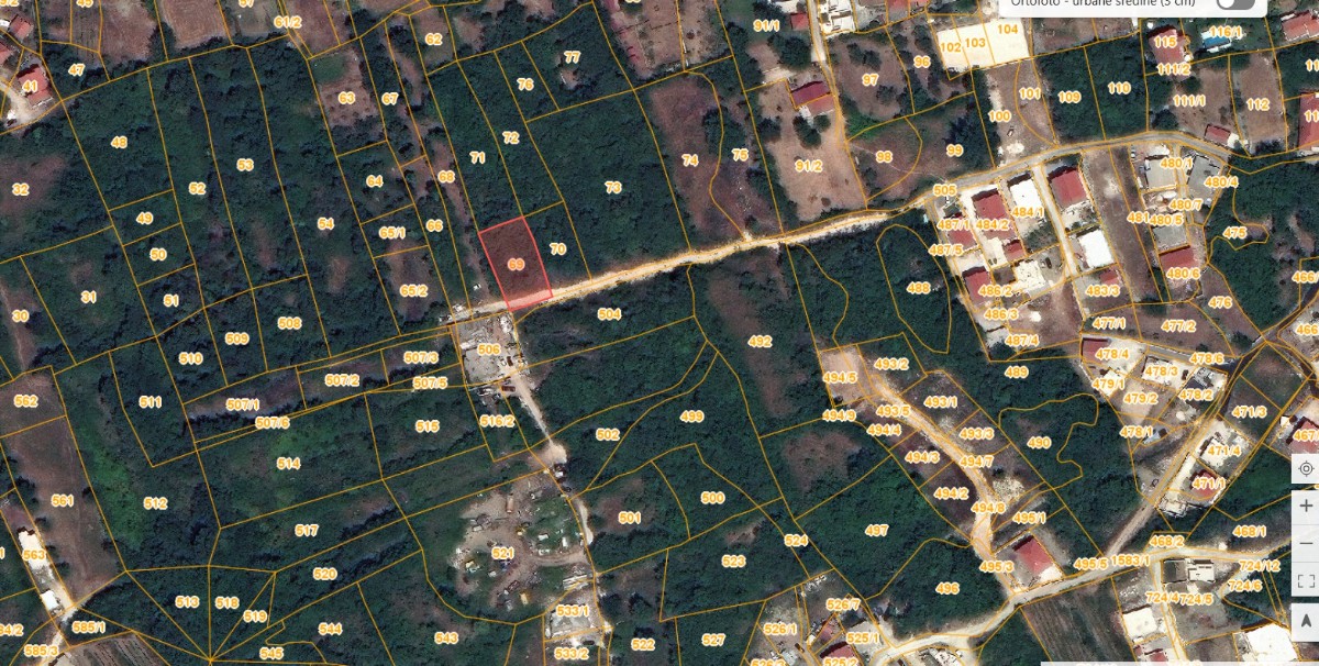 Na prodaju plac 696m2 u Radanovićima, Kotor